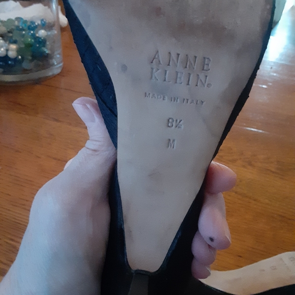 Shoes - Picture 2 of 5